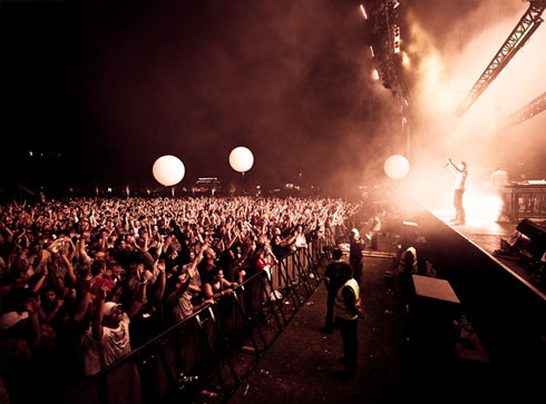 Abu Dhabi Rocks in December 2009 with Flash Entertainment